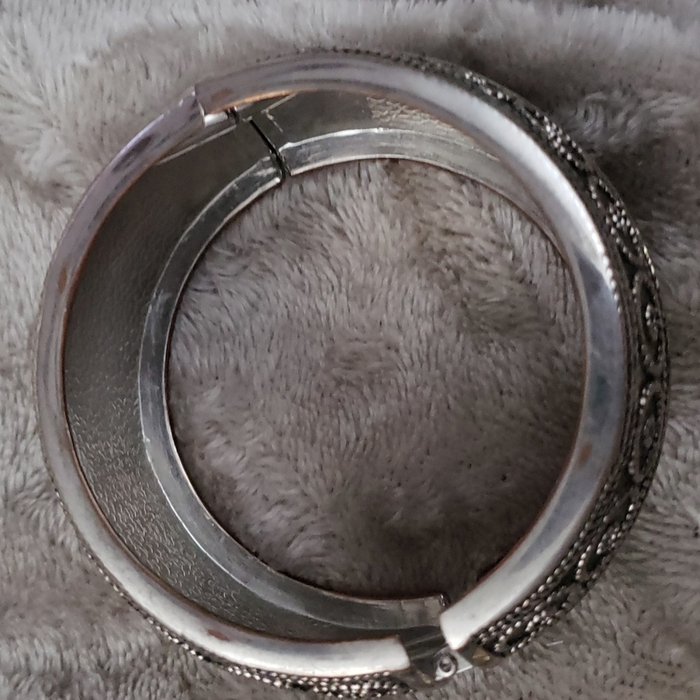 Large Spring Closure Silver Scrolling Bangle Fash… - image 4